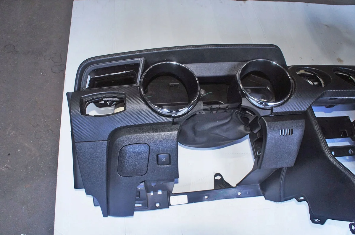 VW120 Ford Mustang VI Deska Kokpit USA image 6
