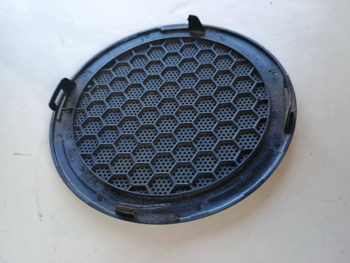 Cache haut-parleur tableau bord Nissan Primastar 7700842163B image 4