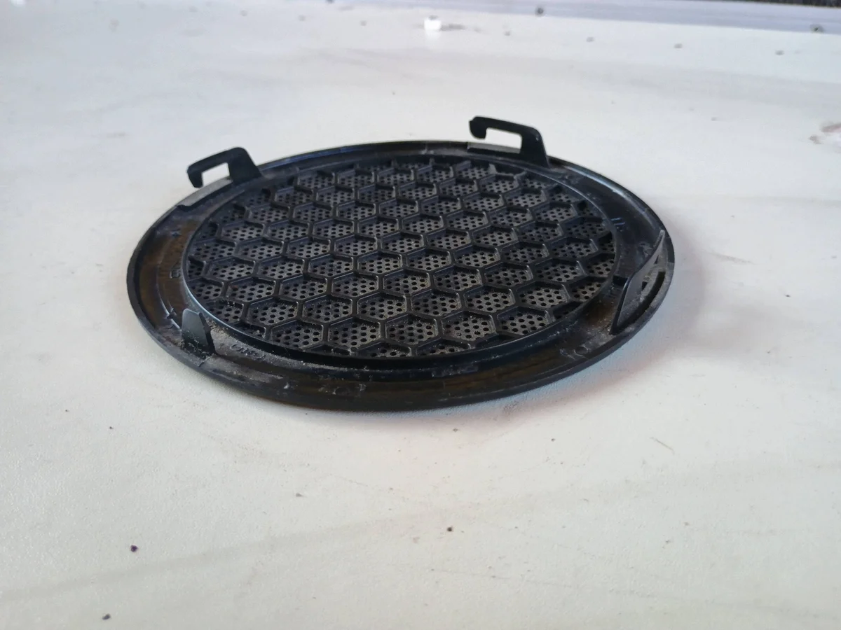 Cache haut-parleur tableau bord Nissan Primastar 7700842163B image 6