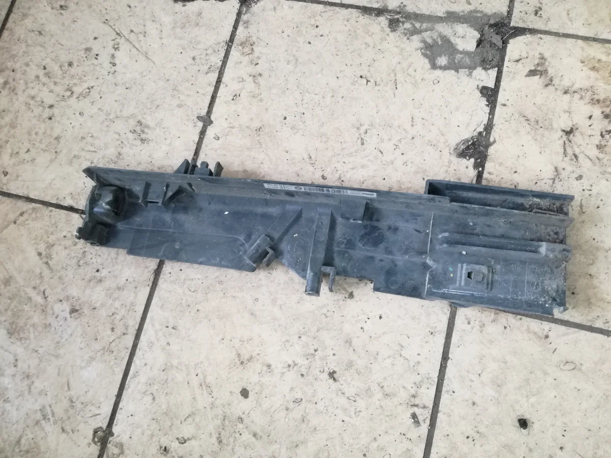 BMW F30 F31 Kühlerhalterung links gebraucht