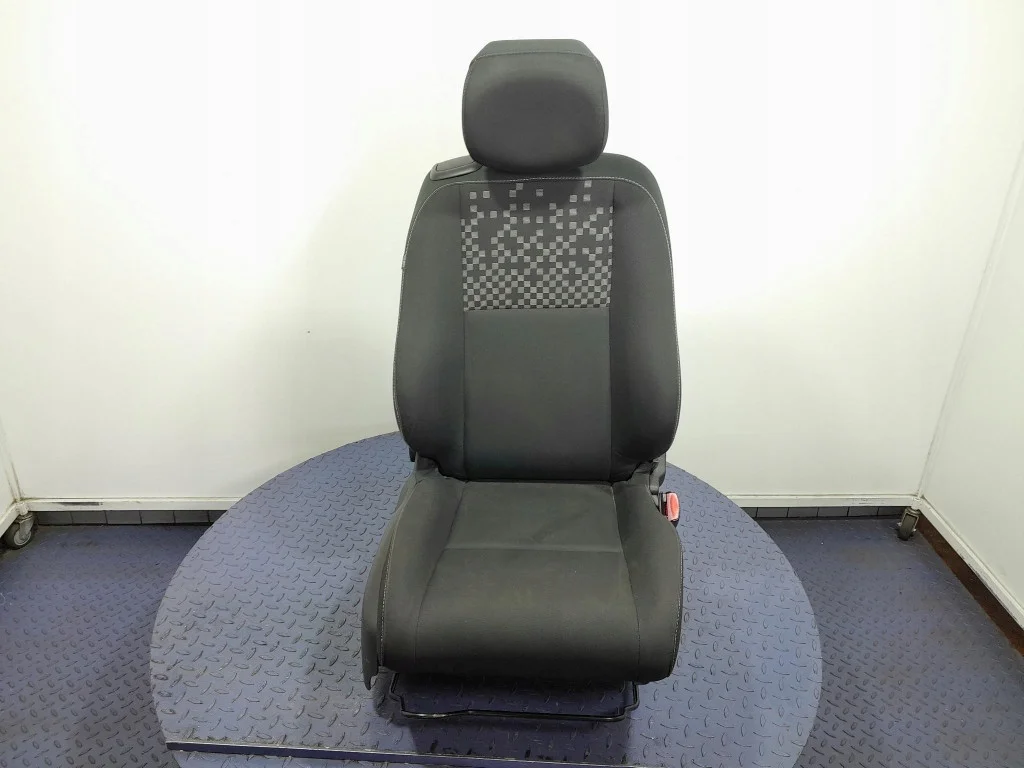 Oikea etuistuin Renault Megane III