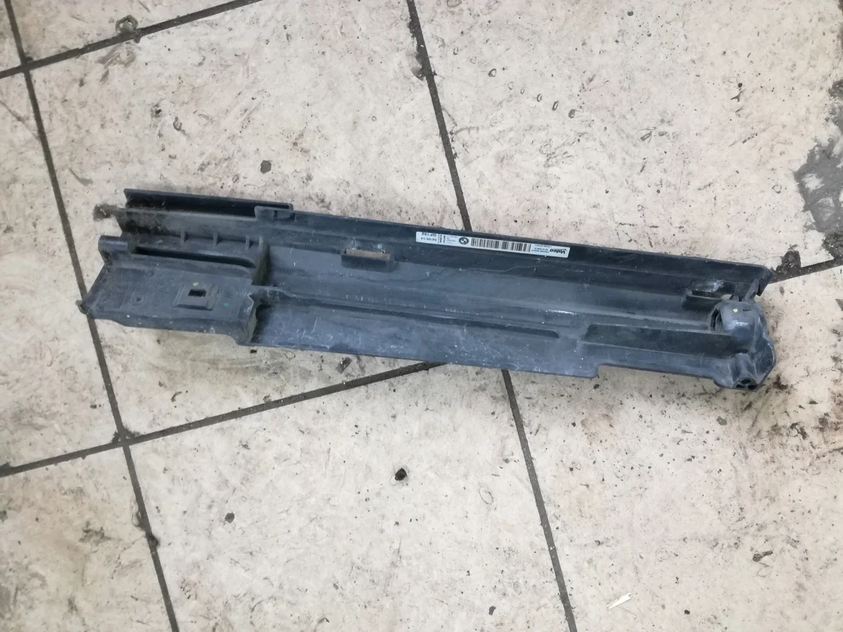 BMW F30 F31 Supporto Radiatore Destro Usato