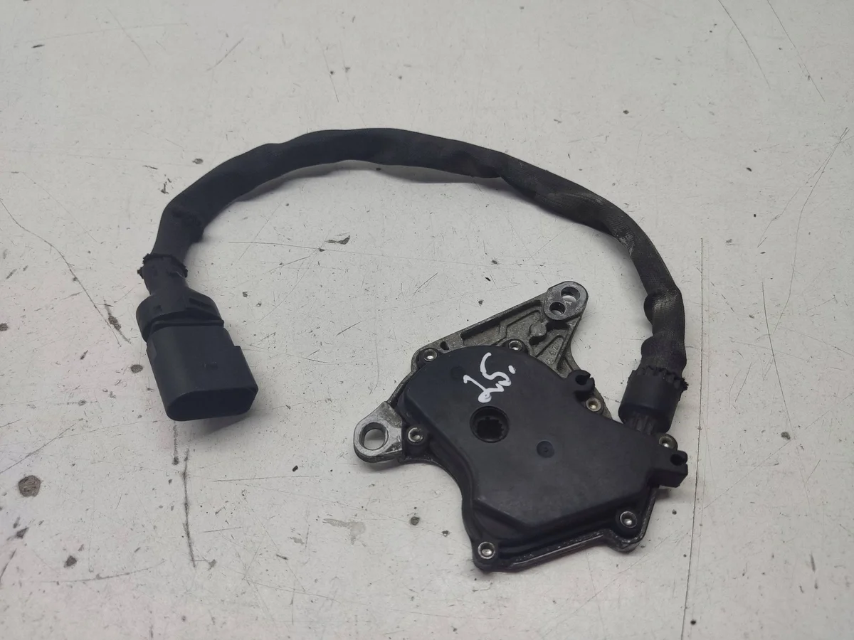 Audi A6 S6 C5 4B 1998 Valitsin 0501317994
