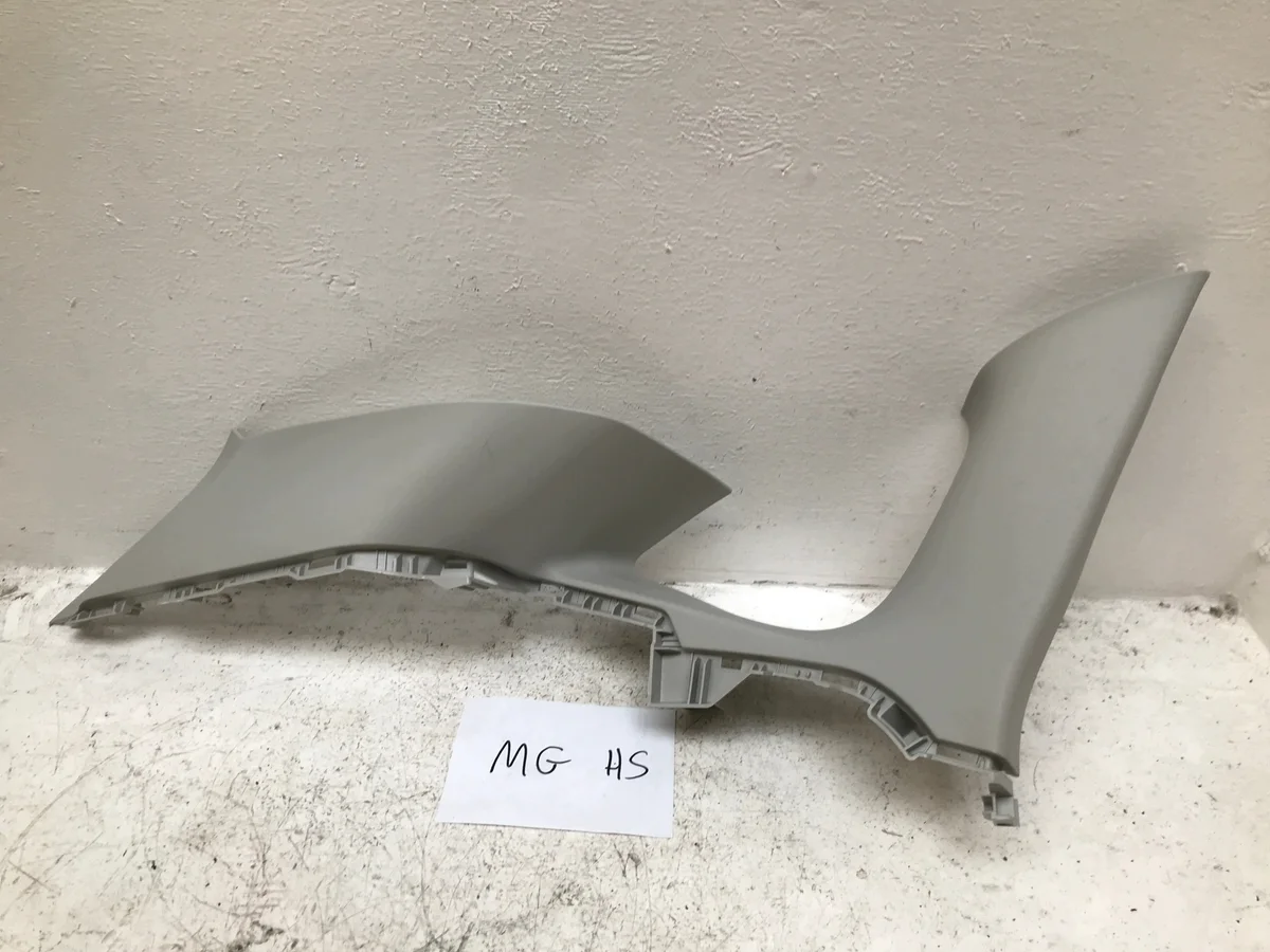 MG HS II P-Oikea Takapilarin Suojus 10914664