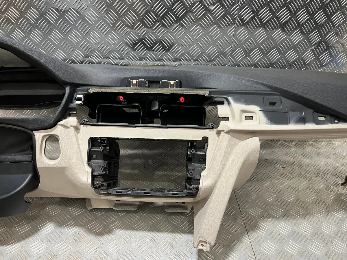 Armaturenbrett Konsole BMW F30 F31 F32 F33 F36 image 3