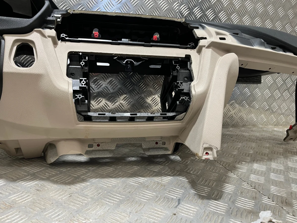 Armaturenbrett Konsole BMW F30 F31 F32 F33 F36 image 6
