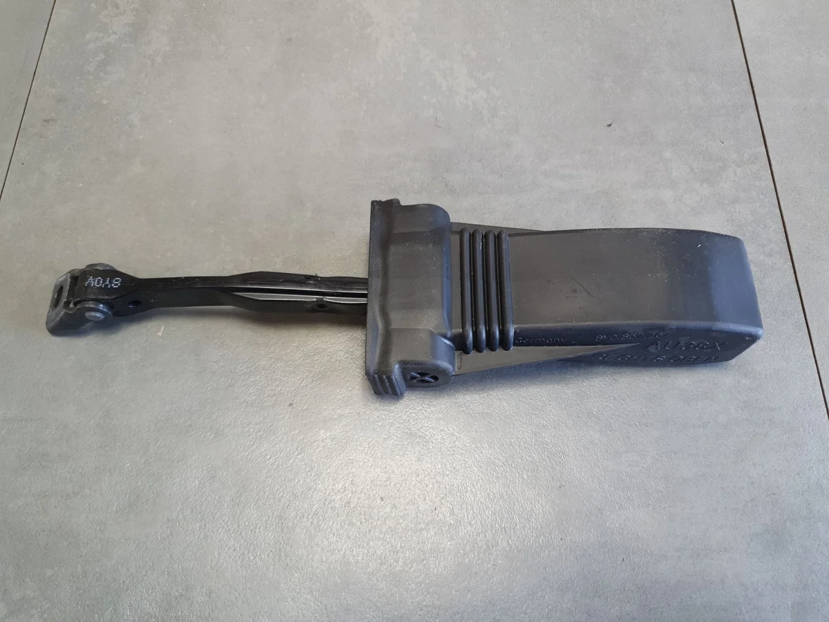 Audi A3 8Y Limitador Porta Esquerda Dianteira 8Y0837249