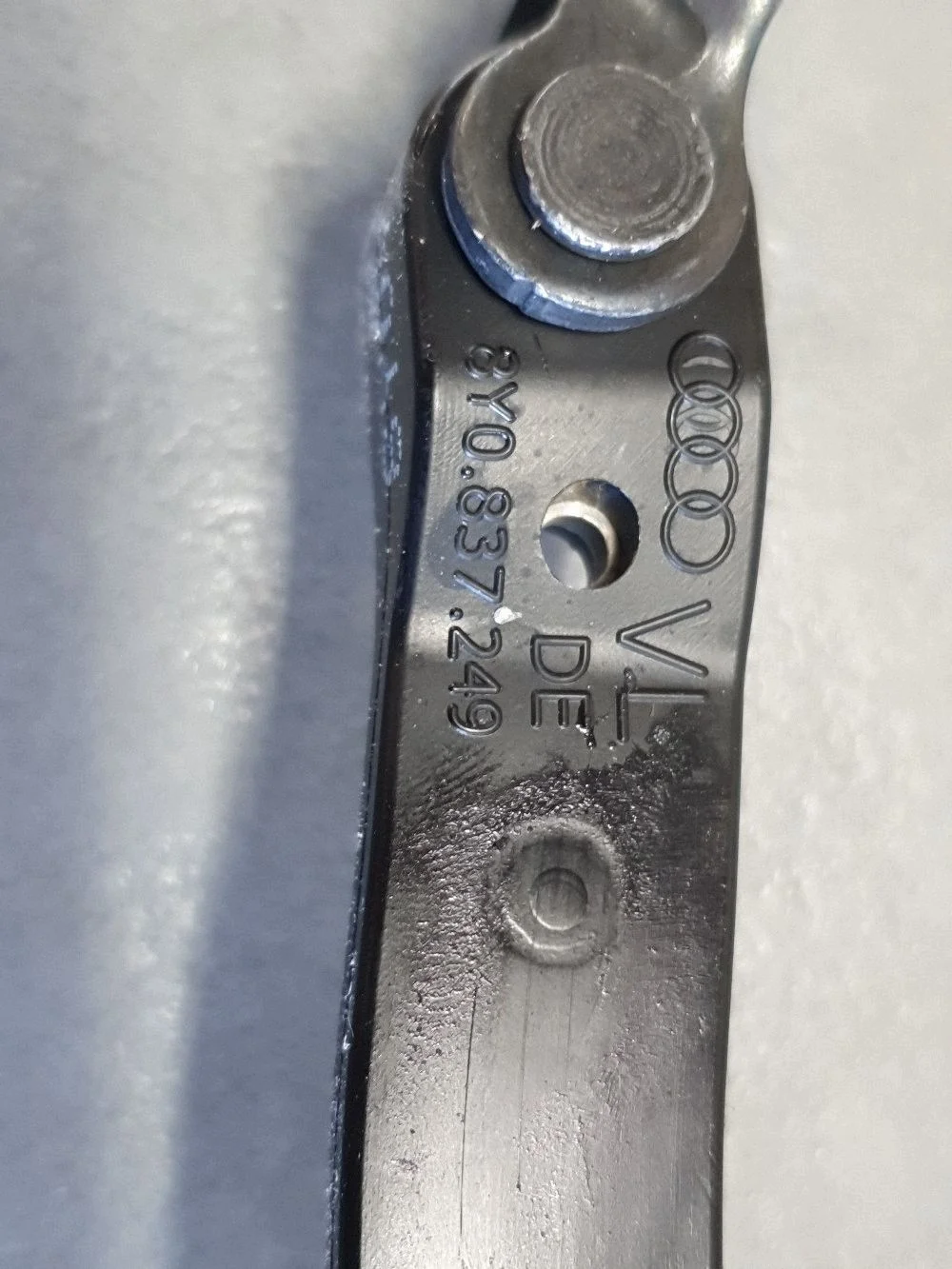 Audi A3 8Y Türfeststeller links vorne 8Y0837249 image 4