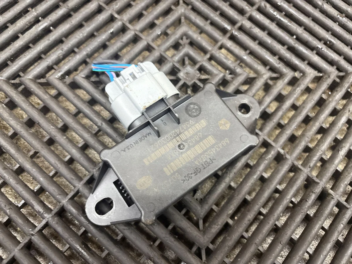 Chrysler OE 68434538AA - Controlador Usado
