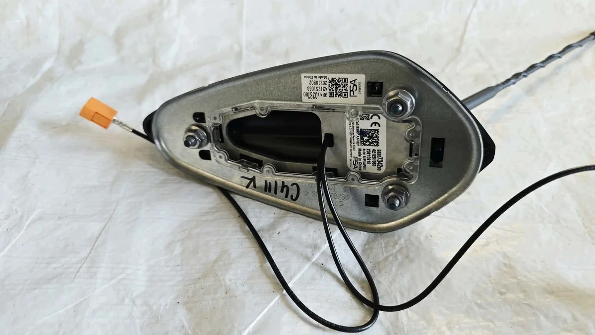 Antenne requin Citroën C4 III 9835734280 image 3