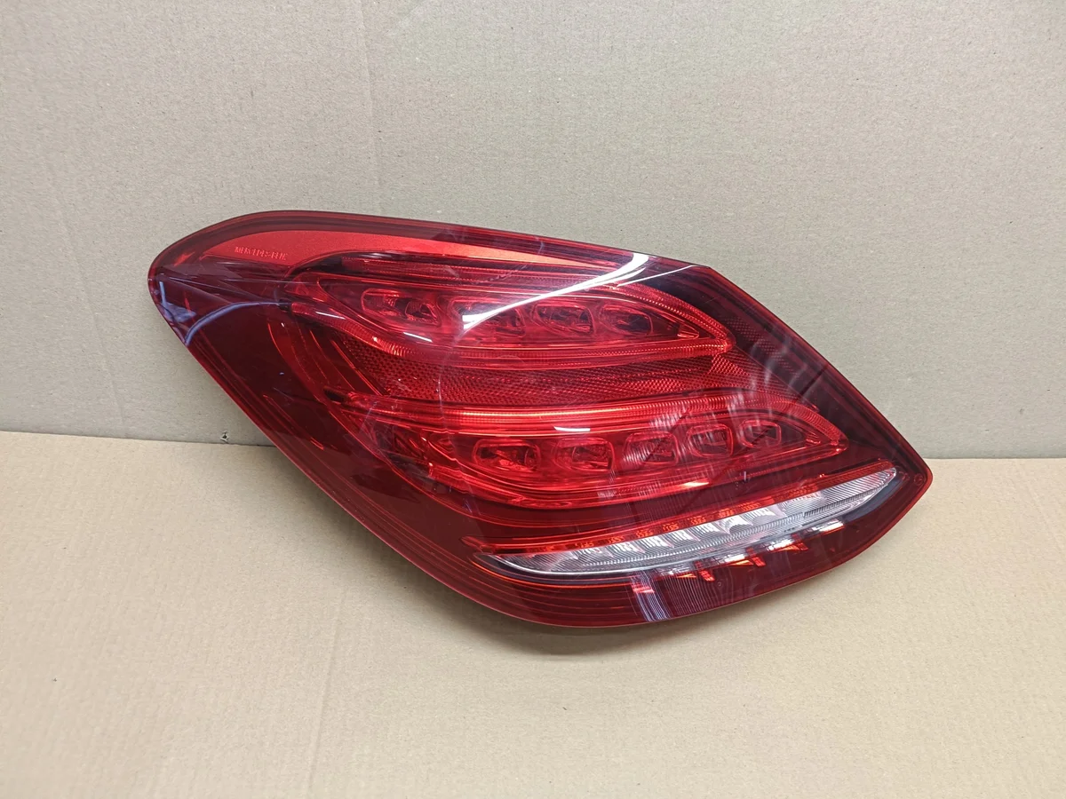 Mercedes-Benz W205 Linker Achterlicht A2059061357