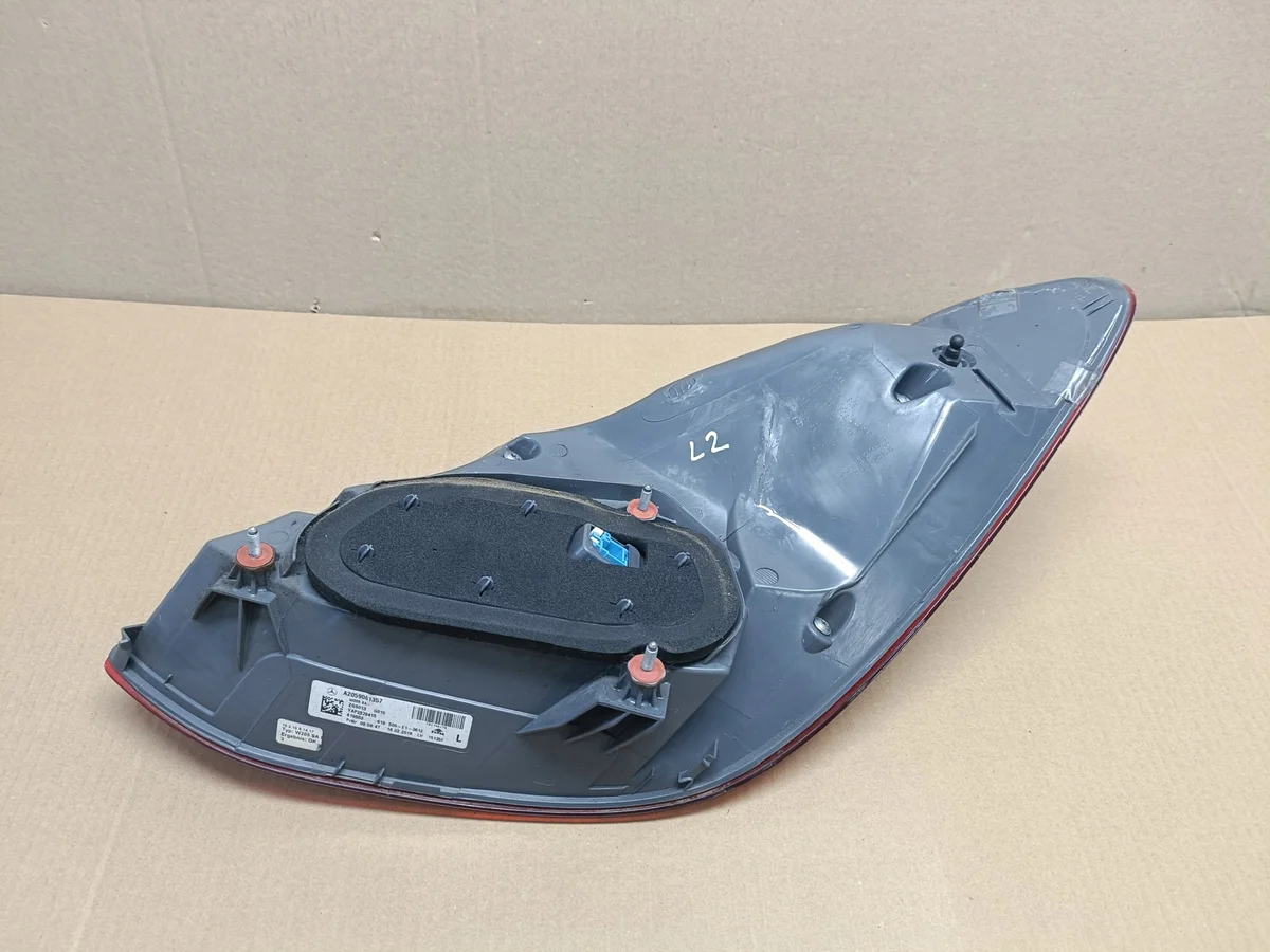 Mercedes-Benz W205 Linker Achterlicht A2059061357 image 3