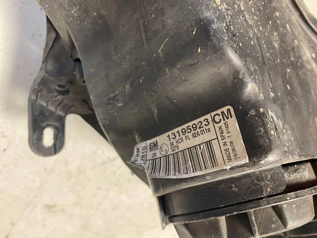 Opel Corsa C 1.3 CDTI Left Headlight 13195923 image 6