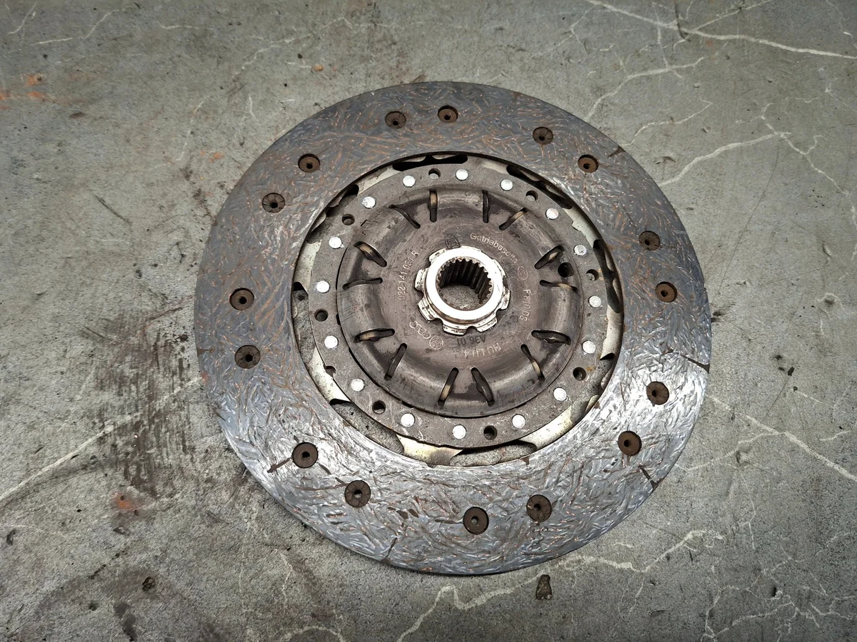 Kopplingstryckplatta VW Golf V 022141031R