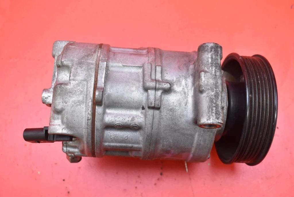 Compresor A/C VW Golf 7 1.6 TDI 5Q0820803 image 7