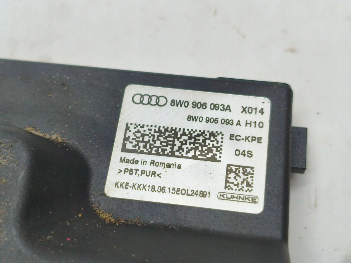 Audi A4 S4 B9 Fuel Pump Control Module 8W0906093A image 3