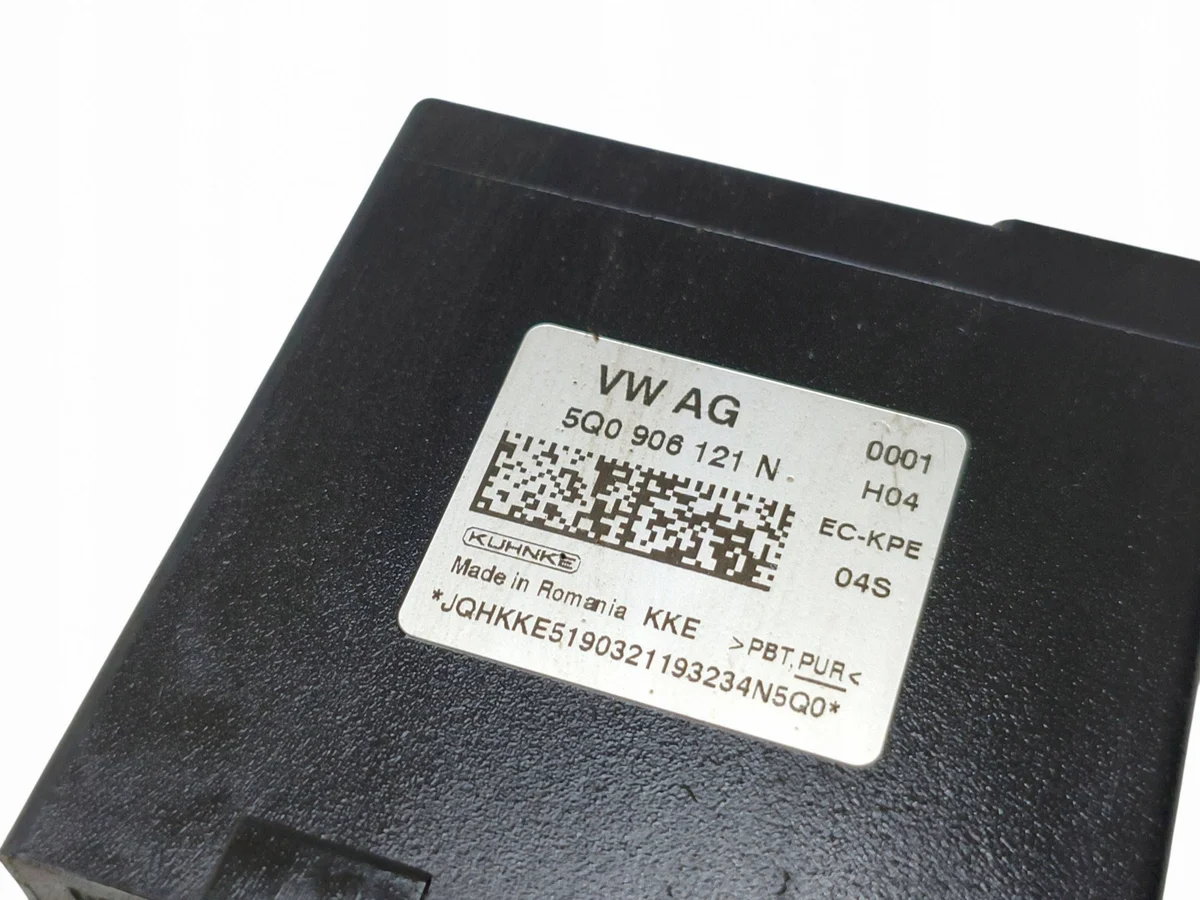 Volkswagen Fuel Pump Control Module 5Q0906121N image 3