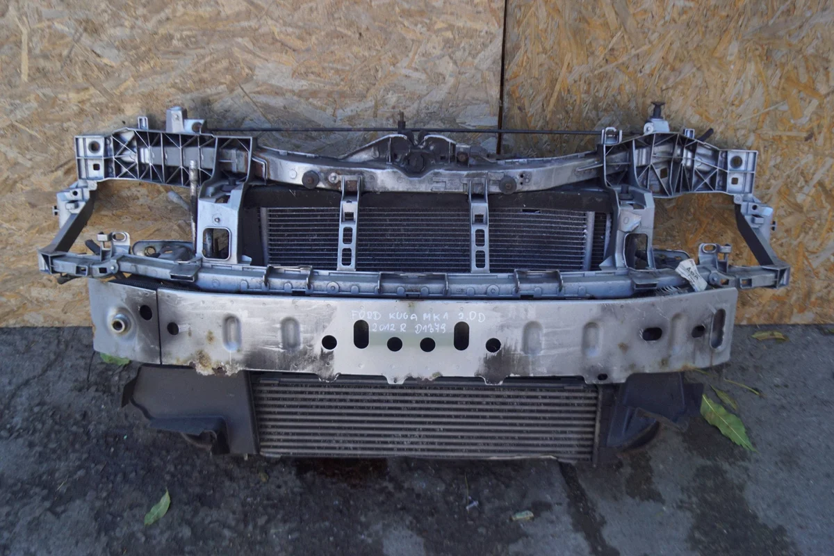 Traverse avant Ford Kuga MK1 JKM28627