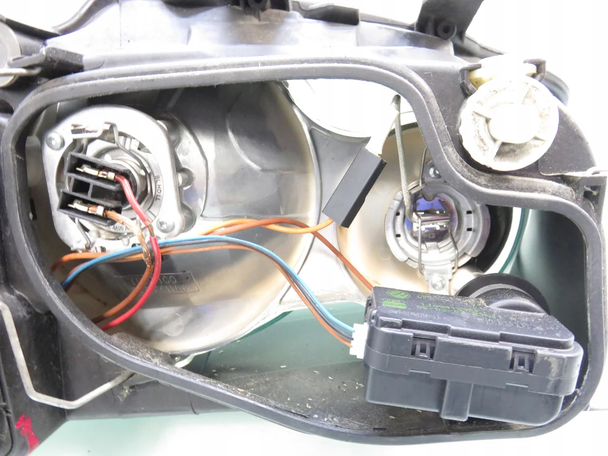 Farol Esquerdo SEAT Ibiza III (6L1) Usado image 5
