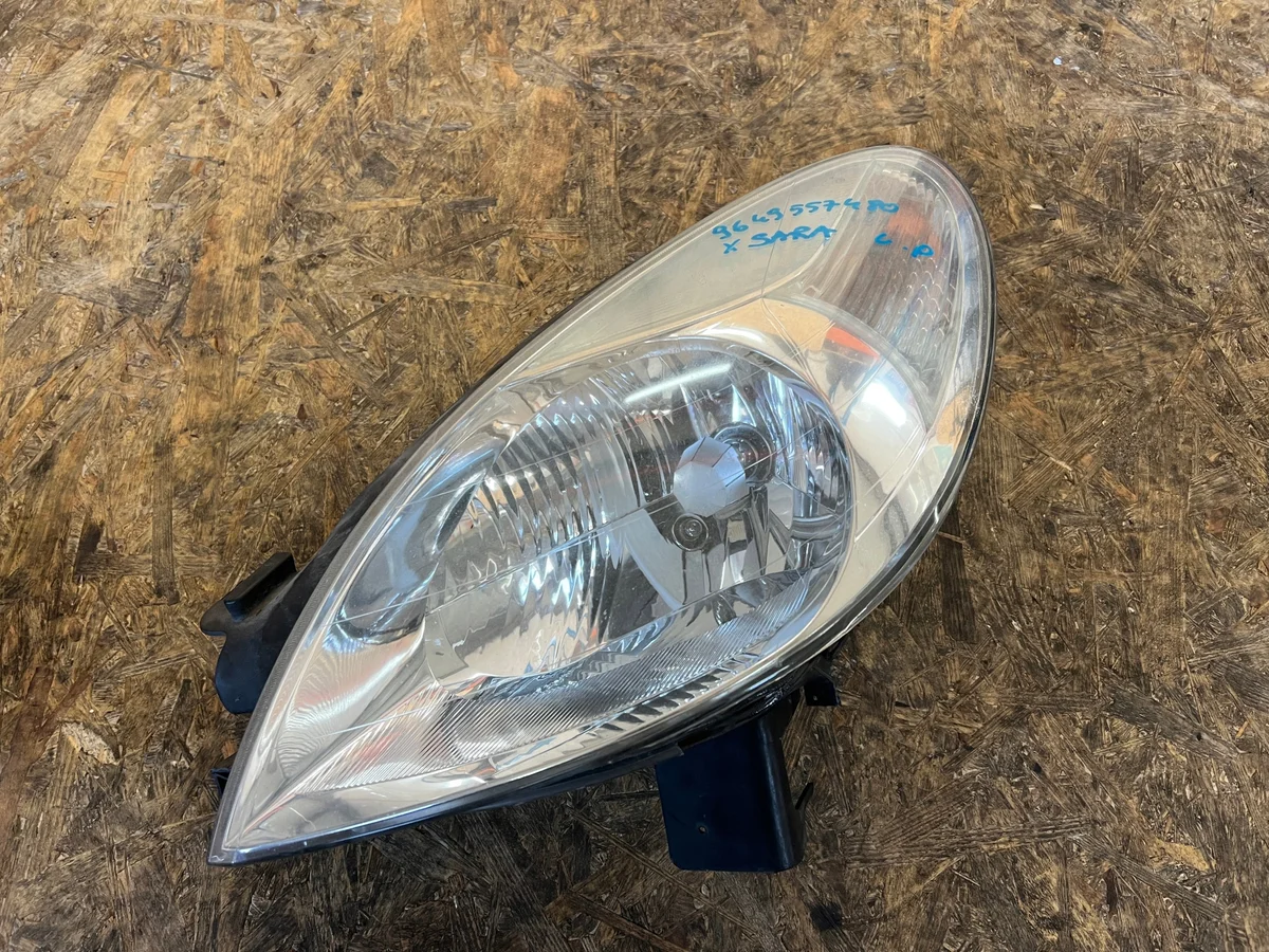 Phare avant gauche Citroen Xsara Picasso 2002