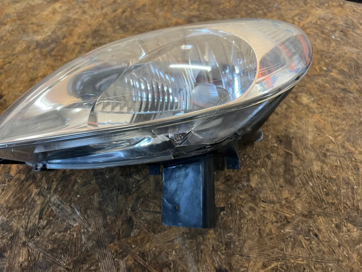 Phare avant gauche Citroen Xsara Picasso 2002 image 3