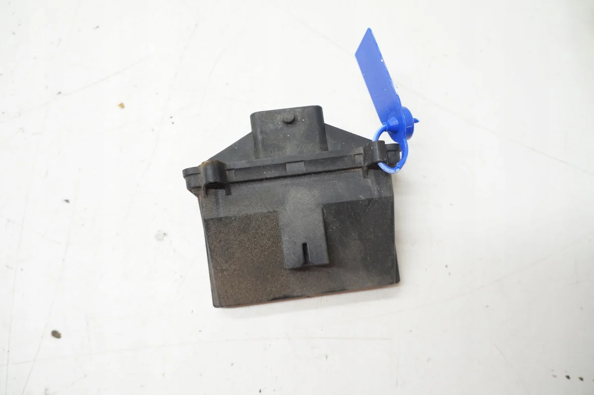 Volvo Light Control Module 130732925401 image 3