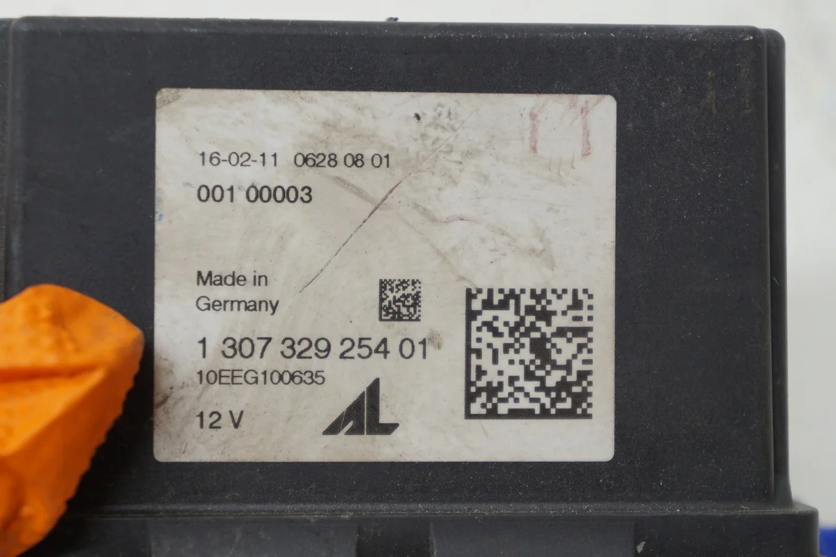 Volvo Light Control Module 130732925401 image 4