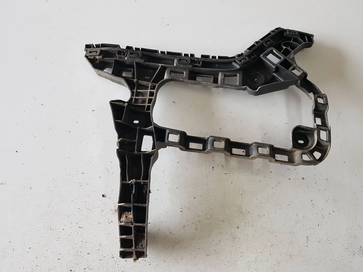 VW Passat B8 Halterung Stoßfänger links hinten image 3