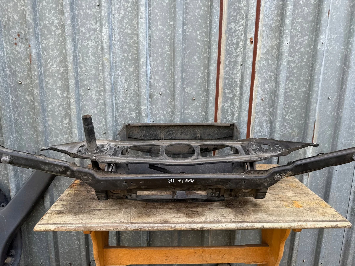 Etupalkki BMW 3 E46 51718268377