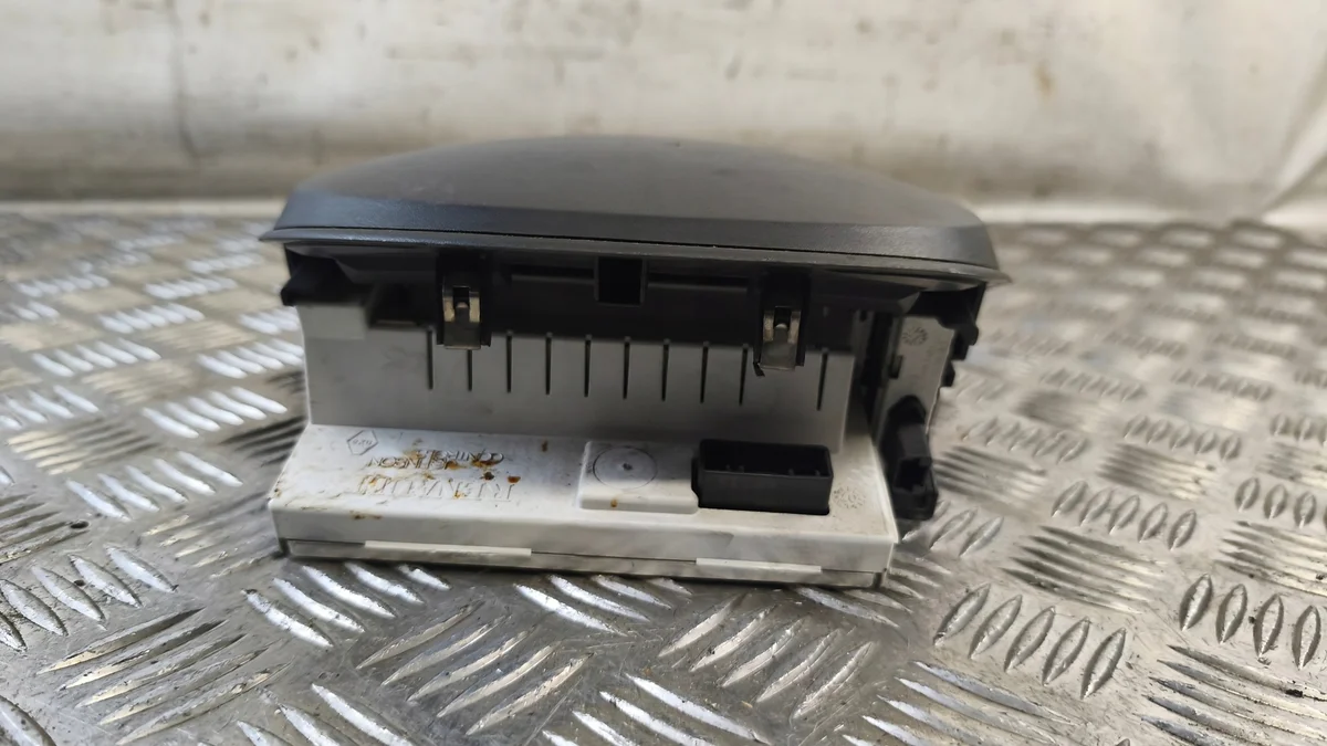 Renault Clio III Display Screen 8200722451 image 4