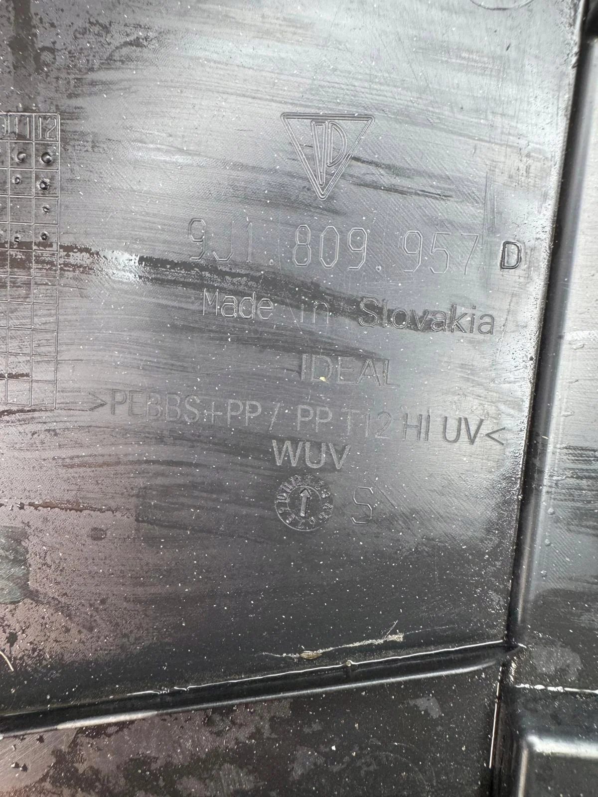Nedre stänkskydd vänster fram Porsche Taycan image 3