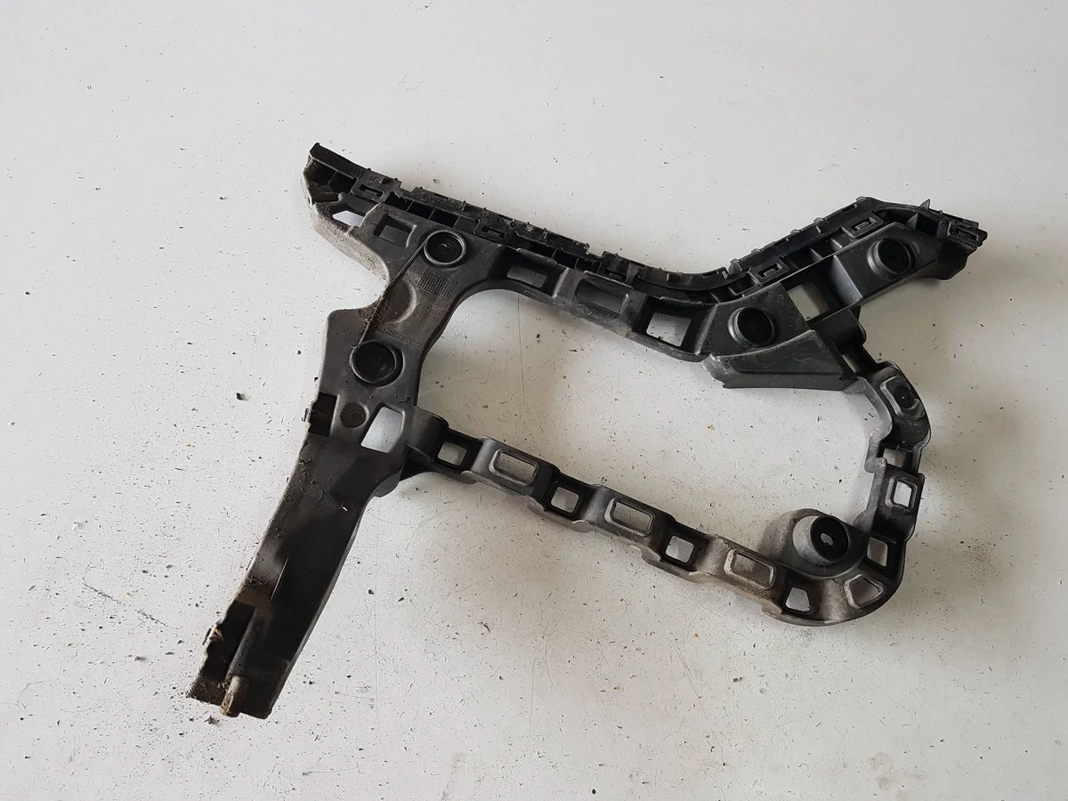 VW Passat B8 14-18 Fissaggio Paraurti Destro Posteriore