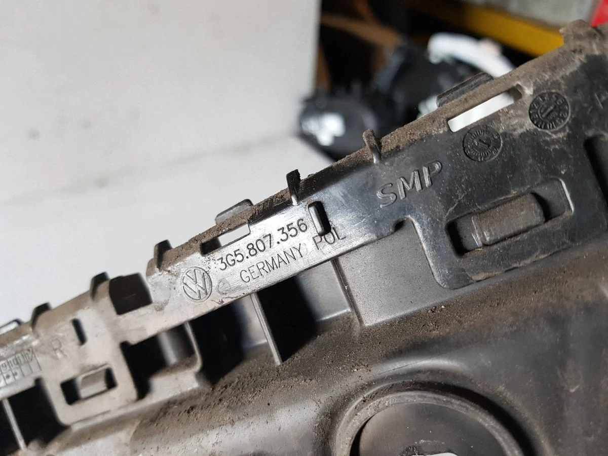 VW Passat B8 Halter Stoßstange Rechts Hinten image 3