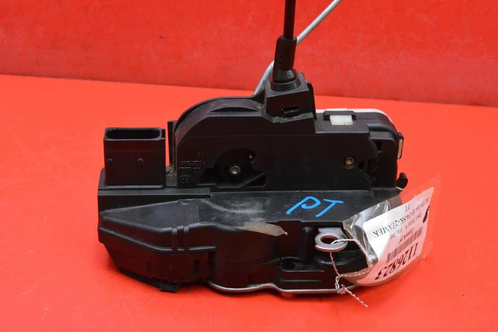Serrure Porte Arrière Droite Opel Astra J image 4