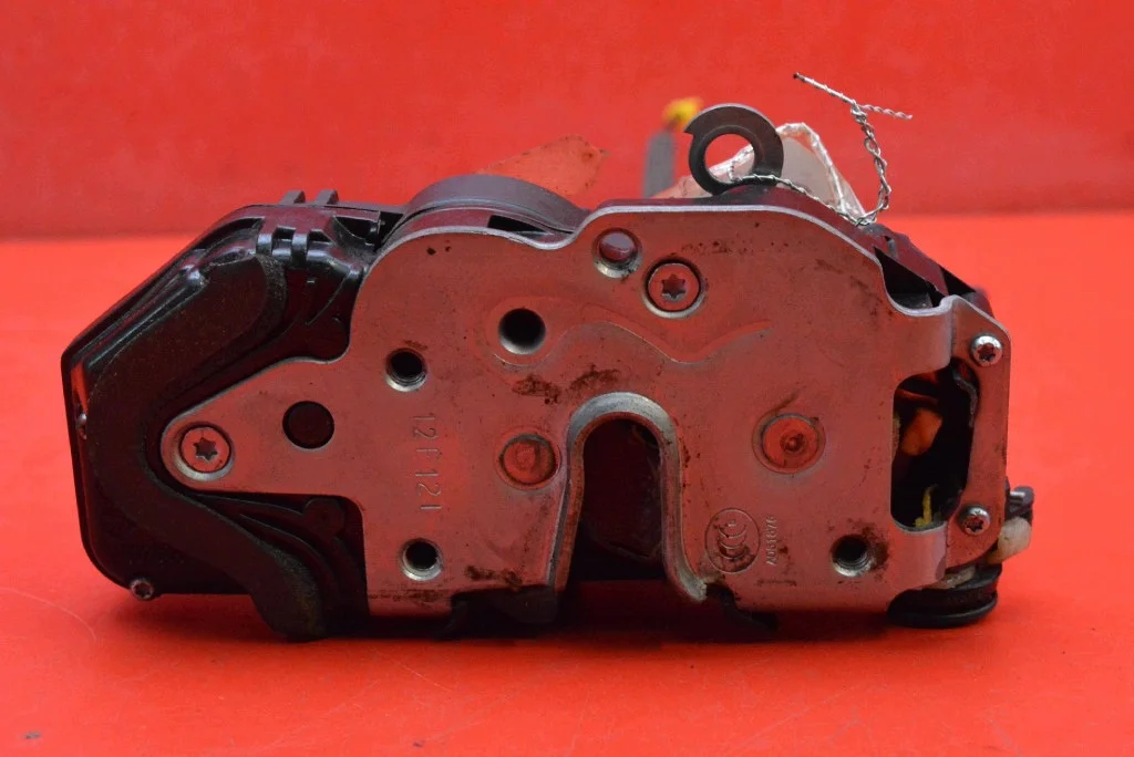 Serrure Porte Arrière Droite Opel Astra J image 6