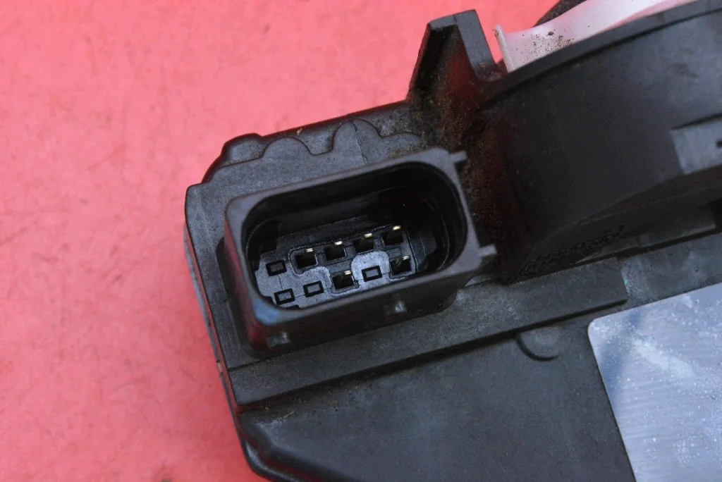 Serrure Porte Arrière Droite Opel Astra J image 8