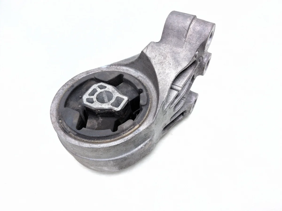 Chevrolet Captiva 2.4 Gearbox Mount Used image 2
