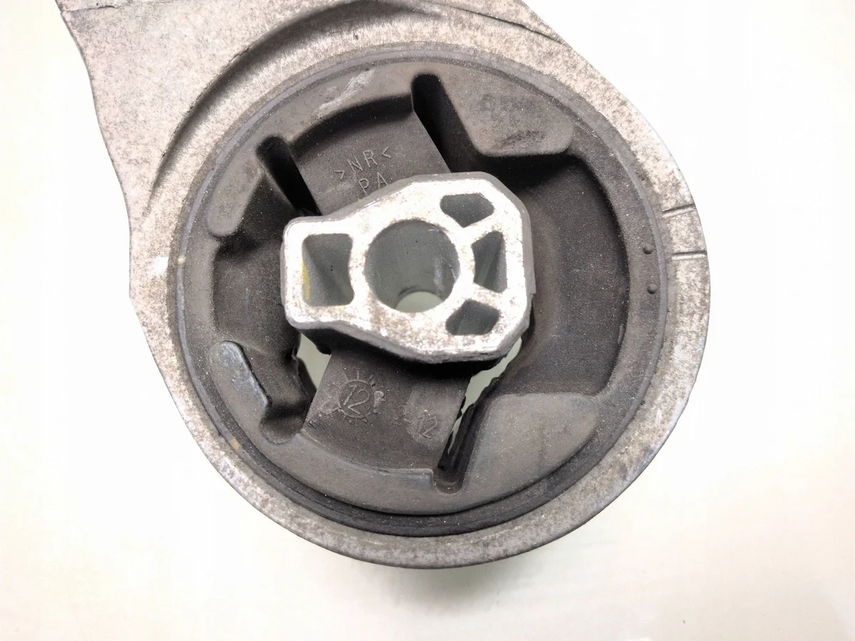 Chevrolet Captiva 2.4 Gearbox Mount Used image 5
