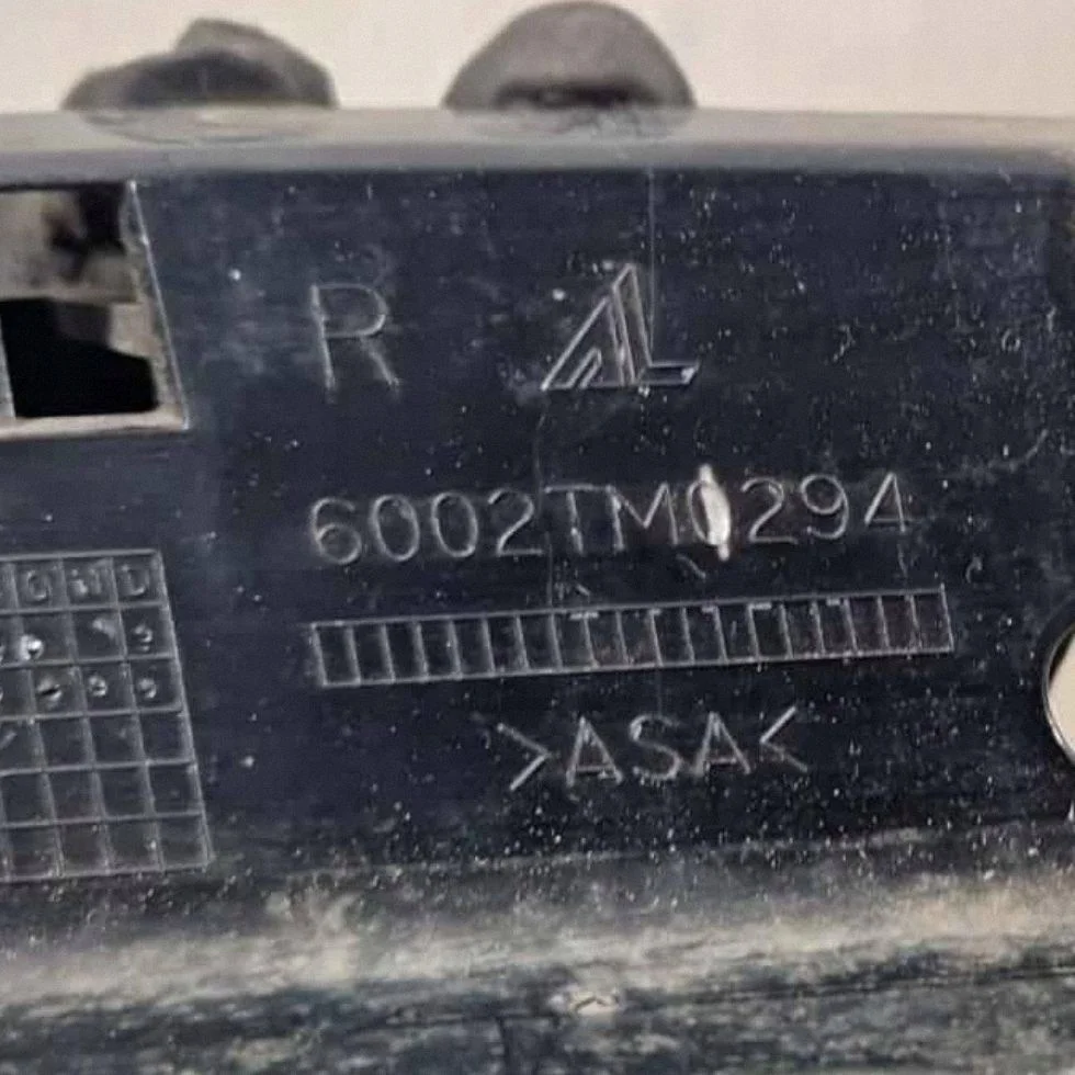 Chrysler Pacifica 2018 Headlight Mount Right image 3