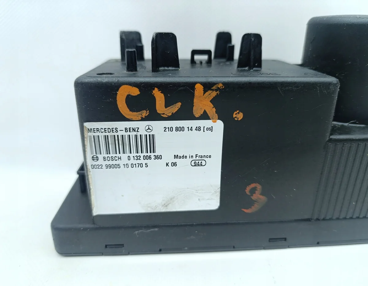 Mercedes W211 Central Locking Pump 2108001448 image 3