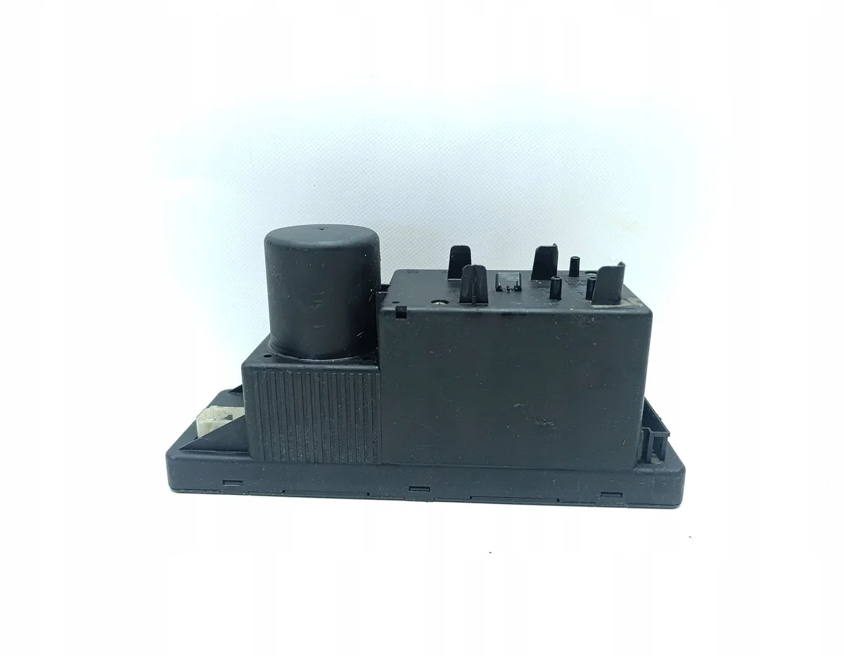 Mercedes W211 Central Locking Pump 2108001448 image 6