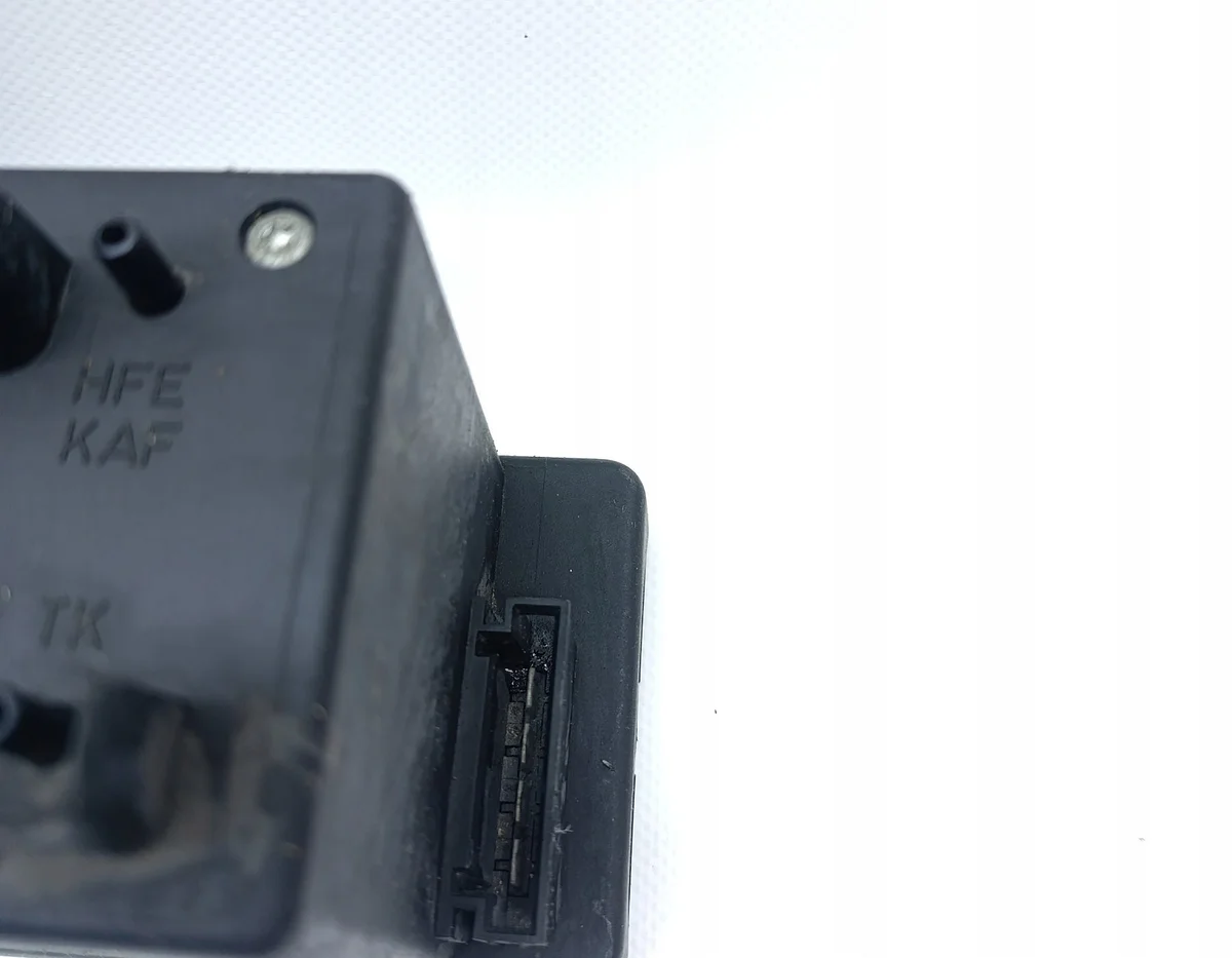 Mercedes W211 Central Locking Pump 2108001448 image 7