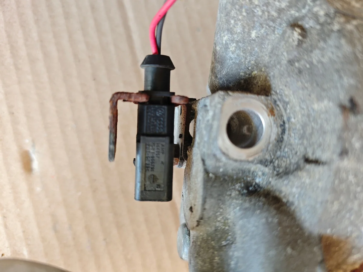 Skoda AC Compressor 6Q0820808B Used image 4