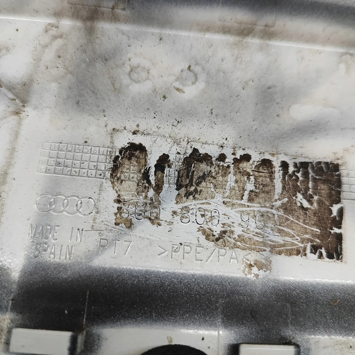 Audi Q3 Fuel Filler Flap 8U0809907 image 6