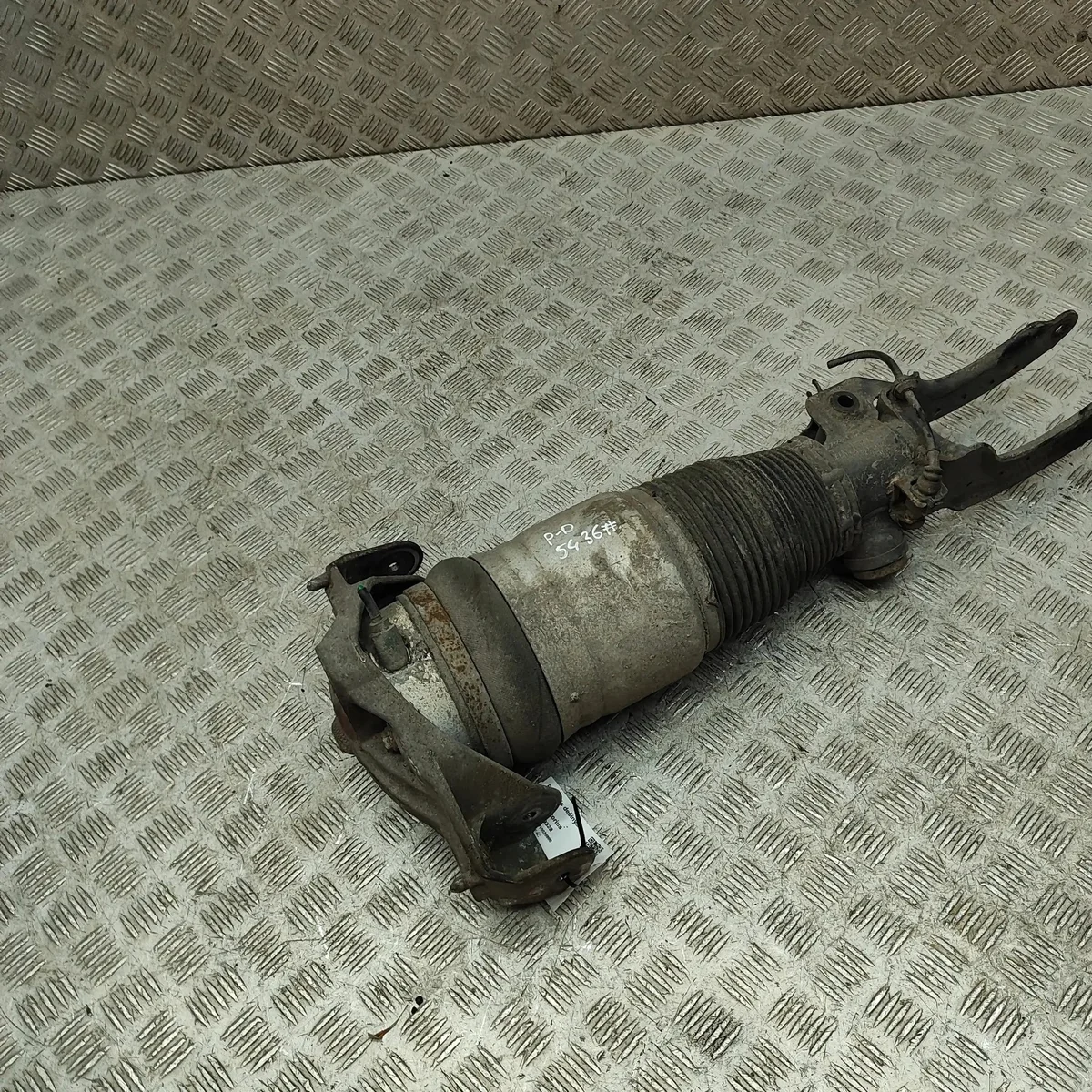 Audi Q7 4L Front Right Air Strut 7L8616040G