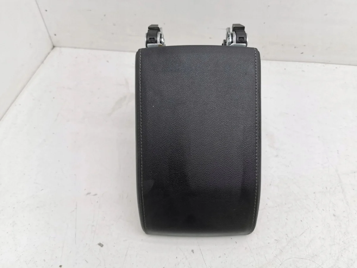 VW Golf VIII 2022 Mittelarmlehne 5H0864206C