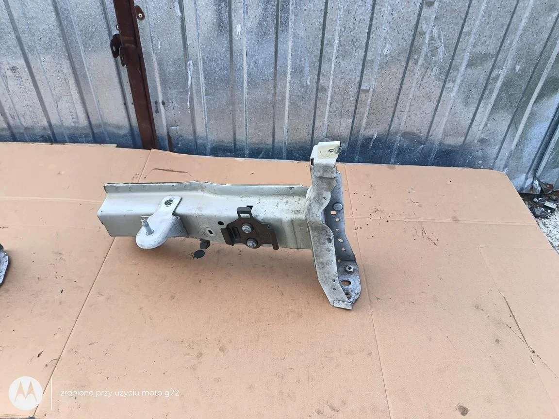 Peugeot 308/3008/5008 Dwarsbalk Links