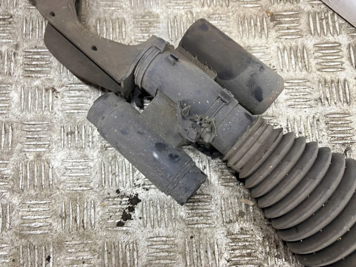 Mercedes E AMG W213 Air Spring Front A2533200801 image 3