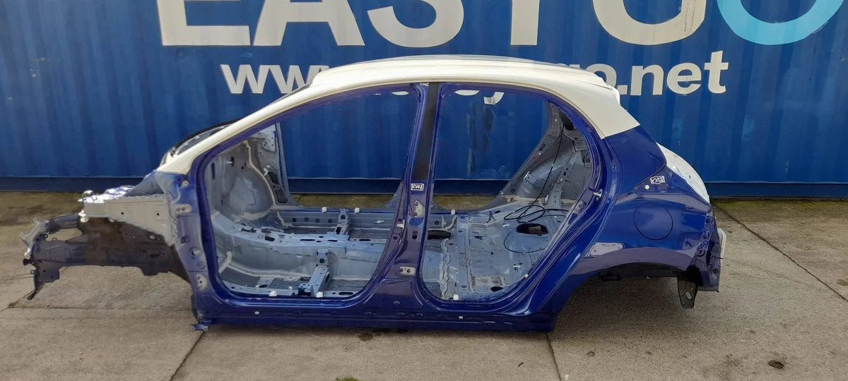 Toyota Yaris IV XP21 Schweller links image 3