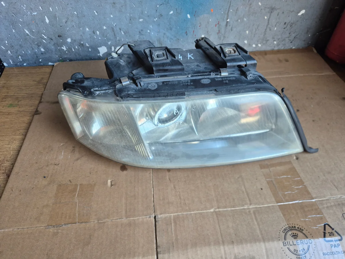 Audi A6 C5 ajovalojen osa, oikea